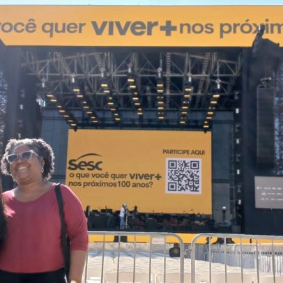 Público registra momentos antes da apresentação do Projeto Aquarius no palco
