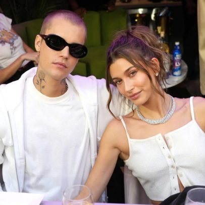 Justin e Hailey Bieber trocam beijo apaixonado em festa de lançamento de álbum