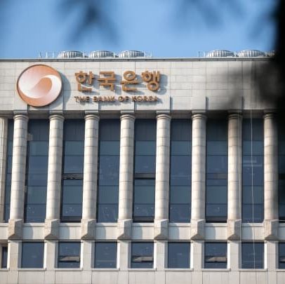 Banco da Coreia mantém taxa de juros estável em nível mais baixo em quase três anos