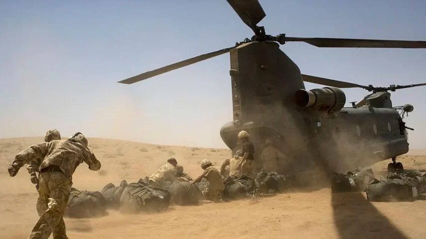 Soldados britânicos realizando operações contra o Talibã em 2007 na província de Helmand, no Afeganistão. (Foto: Getty Images)