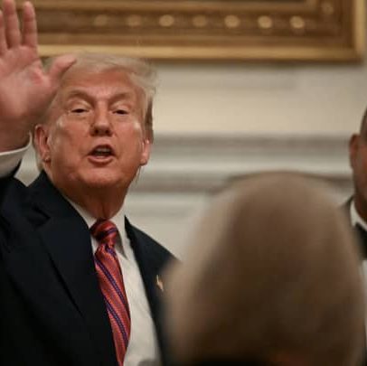 Ações ignoram ameaças de tarifas de Trump e seguem em alta no mercado financeiro