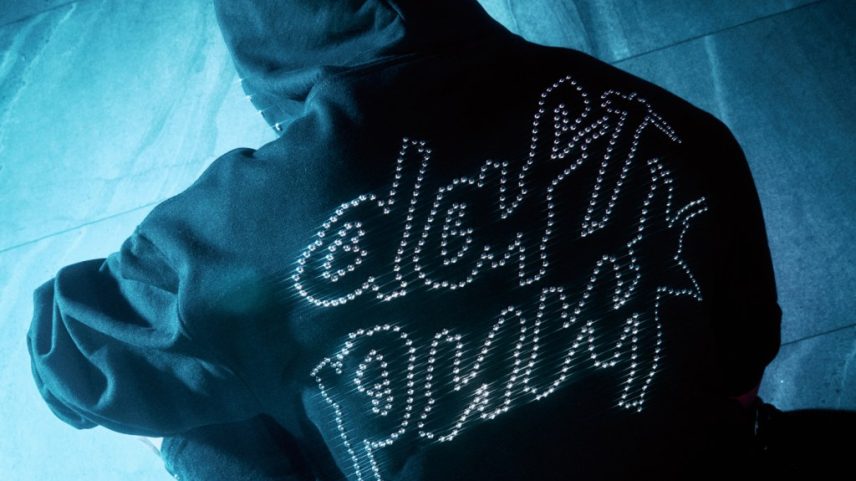 A marca de streetwear baseada em Los Angeles, Pleasures, lançou uma nova linha de produtos inspirada no Daft Punk (Foto: Reprodução)