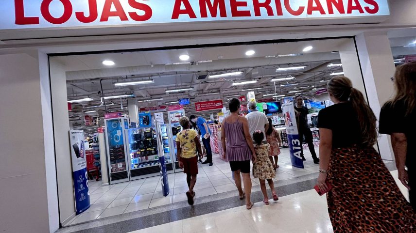 Entrada da Lojas Americanas no shopping Nova America, no Rio de Janeiro (Foto: MAURO PIMENTEL/AFP)