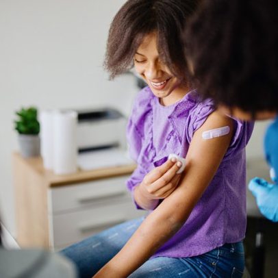 Vacinação contra HPV é a solução mais econômica para prevenir câncer de colo do útero
