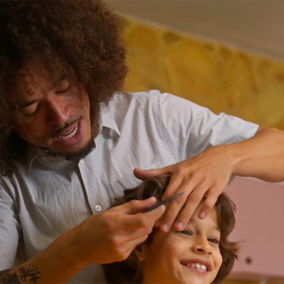 Ryan transforma visual de ator mirim ao cortar cabelo de Dona de MimDedé