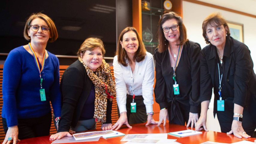 As cinco diretoras da Petrobras, da esq para dir: Clarice Coppetti, Angélica Laureano, Renata Baruzzi, Magda Chambriard e Sylvia Anjos (Foto: Eduardo Gaspar/Agência Petrobras)