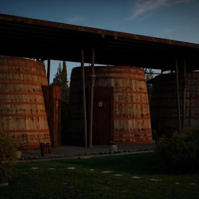 Hospedagem em barril de vinho centenário no Chile atrai turistas