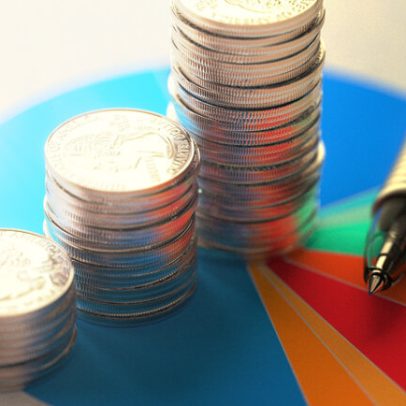 O preço do trabalho: por que o brasileiro rala muito mais para comprar o básico