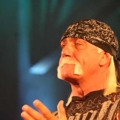 Hulk Hogan, ícone da luta livre e do cinema, falece aos 71 anos