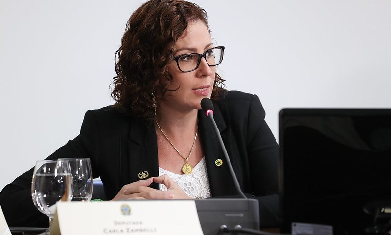 Deputado italiano disse nas redes que entregou endereço de Zambelli às autoridades