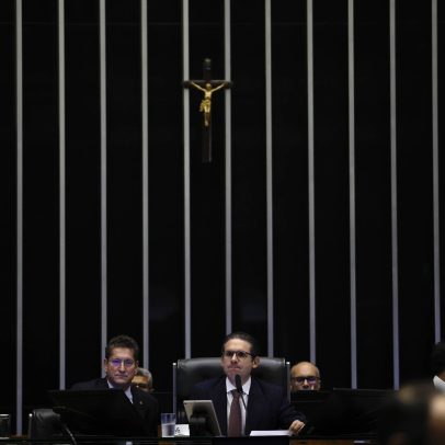 Congresso aprova novos gastos enquanto exige cortes do governo federal