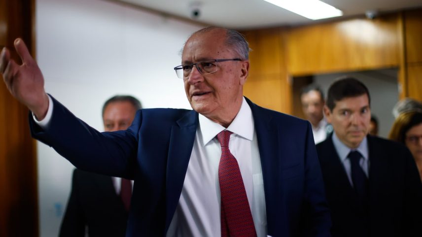 Vice-presidente da República e ministro do Desenvolvimento, Indústria, Comércio e Serviços, Geraldo Alckmin, durante reunião com empresários sobre tarifas de Trump (Foto: Wilton Junior/Estadão)