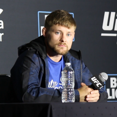 Lutador do UFC destaca importância da fé em coletiva de imprensa