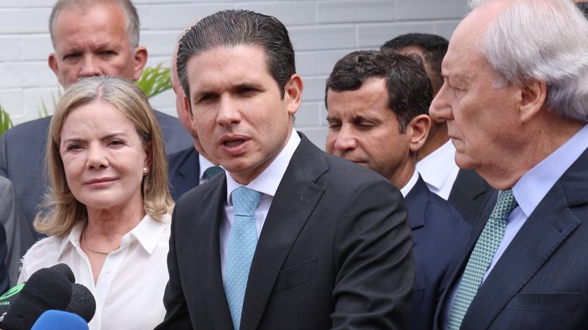 Gleisi Hoffmann, ministra das Relações Institucionais, e Hugo Motta (Republicanos-PB), presidente da Câmara (Foto: Marina Ramos / Câmara dos Deputados)