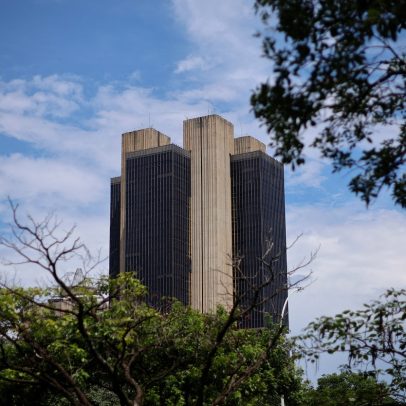 Banco Central realiza leilão de até US$ 1 bilhão para rolagem nesta terça-feira