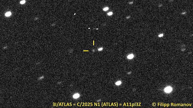 O cometa 3I/ATLAS, viajante interstelar, revela sua cauda de gás e poeira (Foto: Филипп Романов/Wikimedia Commons)