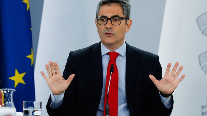 O ministro da Presidência, Justiça e Relações com as Cortes, Félix Bolaños, em coletiva de imprensa após a reunião do Conselho de Ministros, nesta terça-feira. (Foto: JJ. Guillén (EFE))