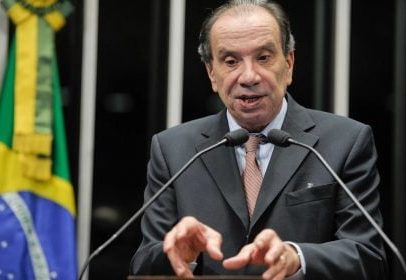 Tarifaço revela adversários de Lula em 2026 como aliados de Trump, afirma ex-chanceler