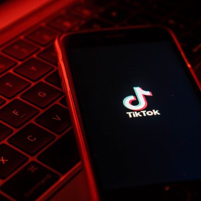 Pai mata filha adolescente por conta de desavença relacionada ao TikTok