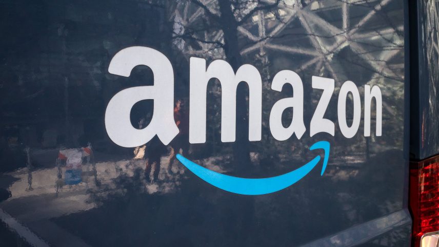 A previsão da Amazon é que, em breve, o número de robôs e trabalhadores seja equivalente (Foto: 400tmax/Getty Images)