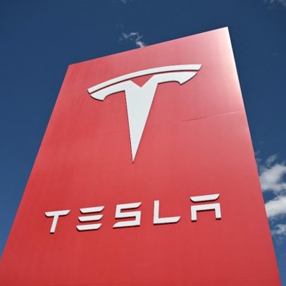 Vendas de carros elétricos despencam e lucros da Tesla caem 16% em um trimestre
