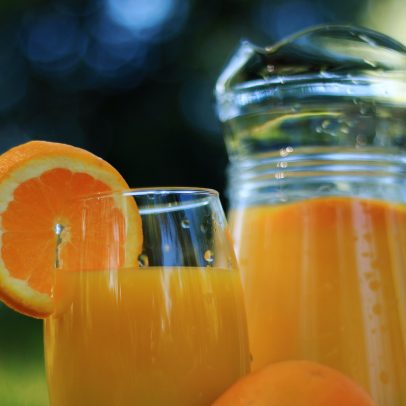 Suco de laranja brasileiro conquista mercado dos EUA apesar de desafios climáticos