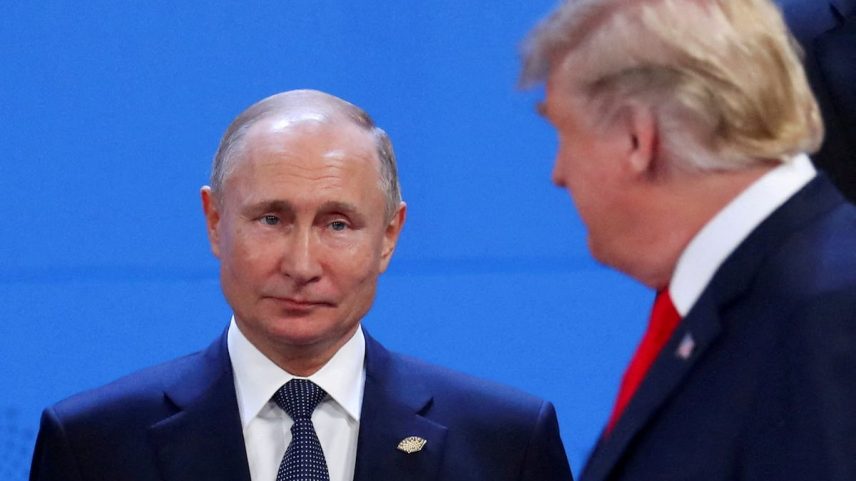 O presidente russo, Vladímir Putin, e o americano, Donald Trump, em Argentina em 2018. (Foto: Marcos Brindicci (REUTERS))
