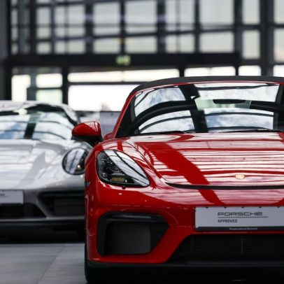 Porsche anuncia cortes para enfrentar tarifas dos EUA e queda na demanda na China