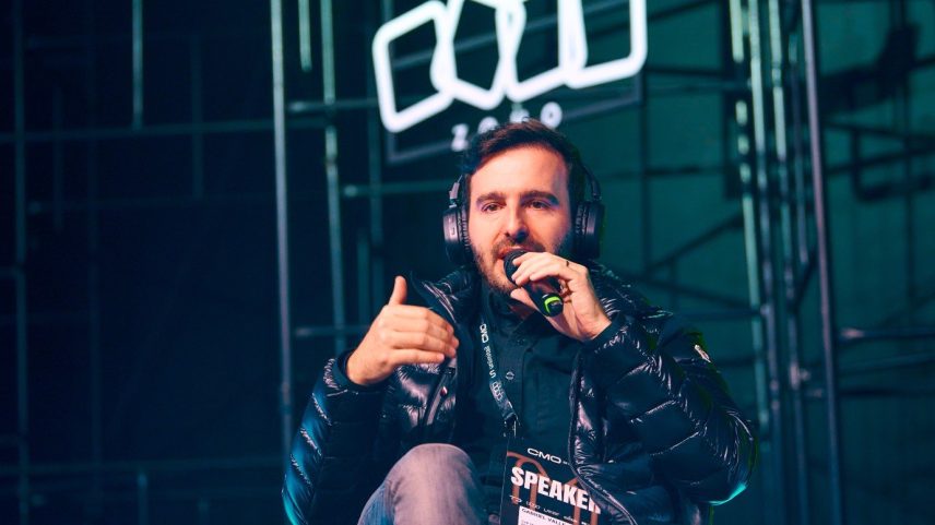 Gabriel Vallejo, da Oracle, defende que a IA já planeja, executa e toma decisões — e que o marketing precisa garantir responsabilidade e manter o humano no circuito (Foto: Divulgação/CMO Summit)