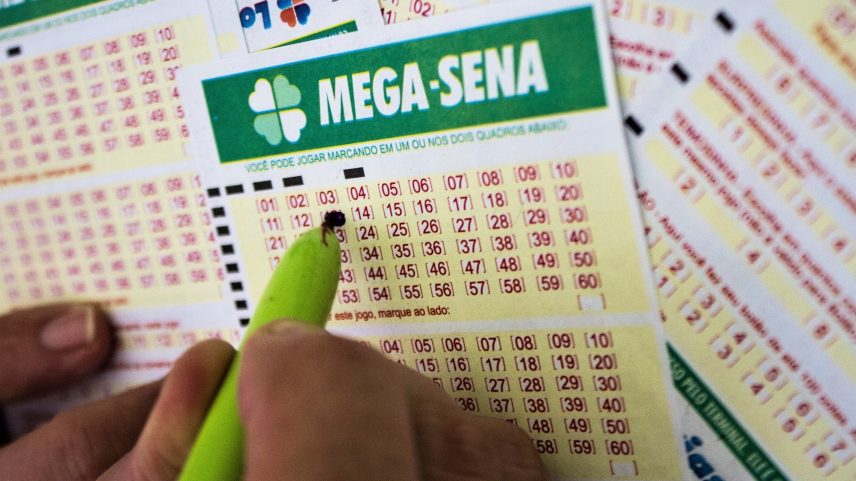 Volantes da Mega-Sena (Foto: Adriana Toffetti - 11.mai.2018/A7 Press/Estadão Conteúdo)