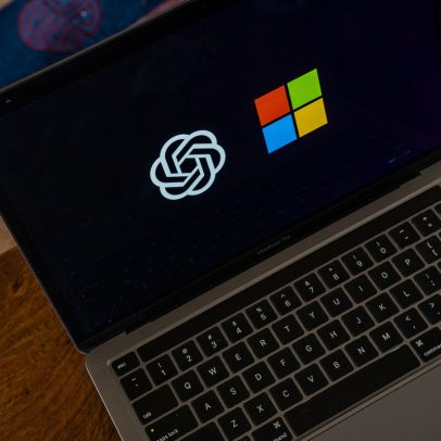 Microsoft negocia parceria com OpenAI para acesso contínuo à tecnologia de IA