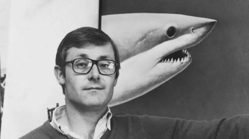 O escritor americano Peter Benchley (1940-2006) contou aos leitores dos anos 1970 a história real passada em 1916. (Foto: Getty Images via BBC)