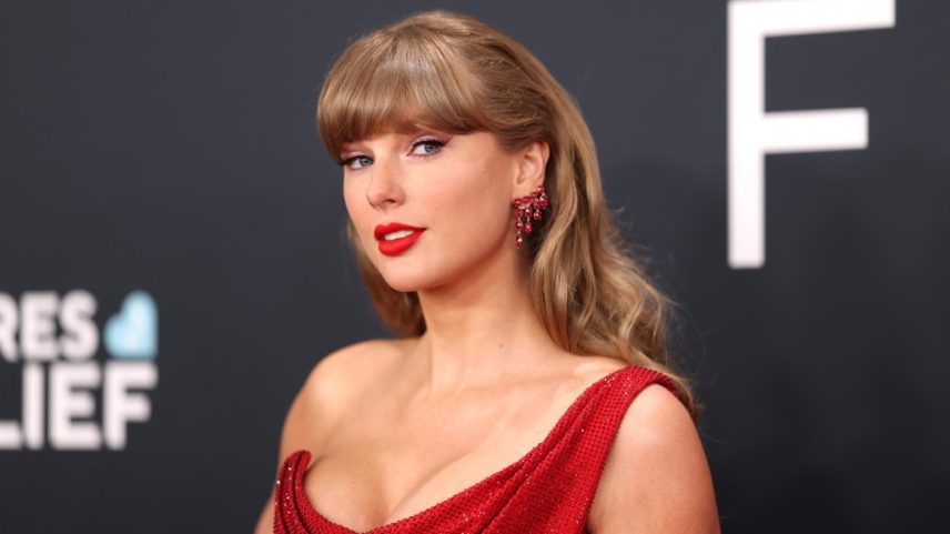 Um documentário sobre Taylor Swift, examinando a carreira da pop star e "controversas", está chegando ao Channel 4 no Reino Unido. (Foto: Reprodução)