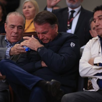 Bolsonaro se emociona em culto após decisão de Moraes sobre prisão preventiva