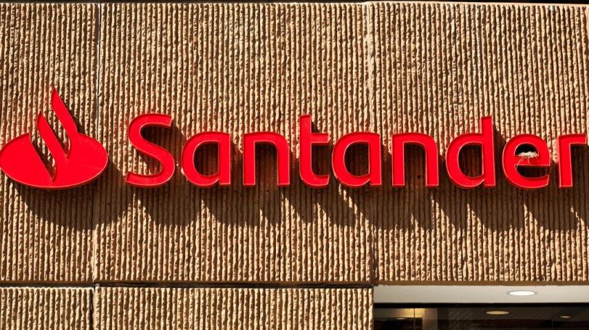 Logo do Santander em agência da Cidade do México 15/06/2024 (Foto: REUTERS/Raquel Cunha)