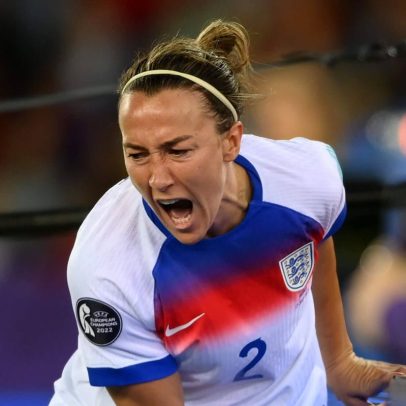 Lucy Bronze joga com fratura na tíbia e enfrenta dor e riscos na competição