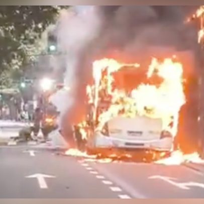 Ônibus incendeia no Leblon e causa pânico entre passageiros e motoristas