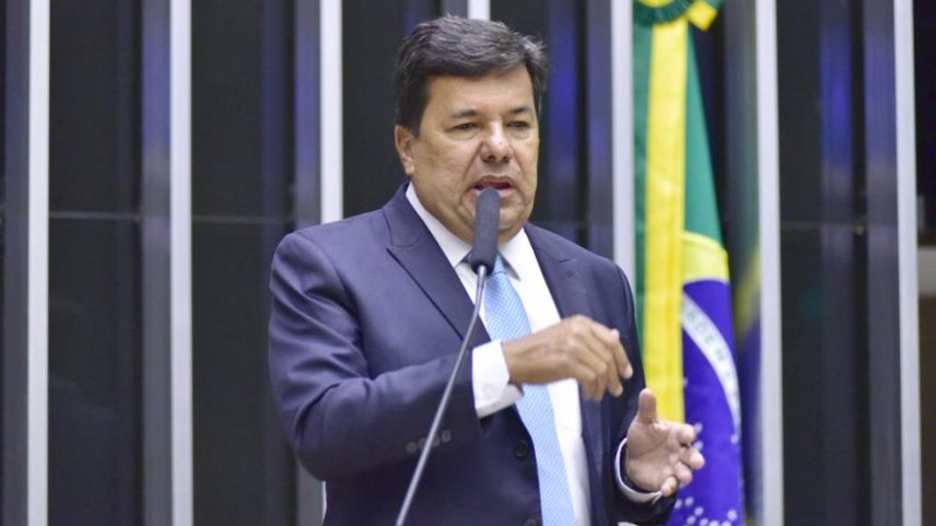 Relator do caso, o deputado Mendonça Filho (União-PE) chegou a um acordo com o governo sobre carga horária de matérias obrigatórias. (Foto: Zeca Ribeiro/Câmara dos Deputados)