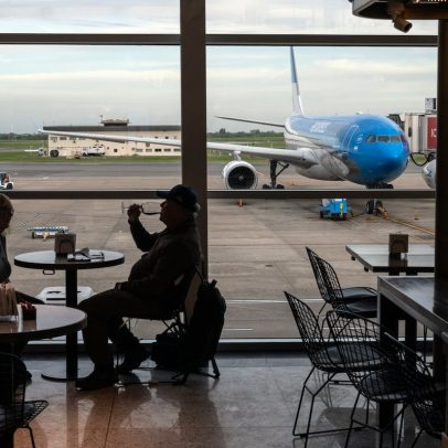 Aumentam viagens internacionais enquanto argentinos enfrentam dificuldades financeiras