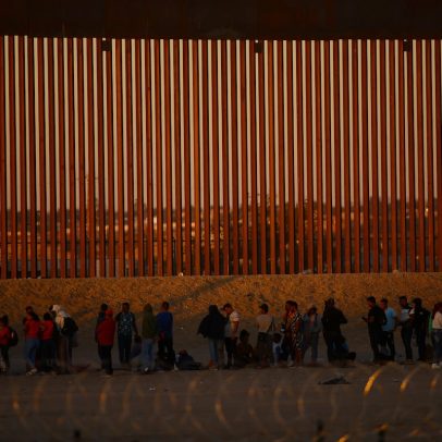Juiz federal suspende ordem de Trump que limitava pedidos de asilo na fronteira