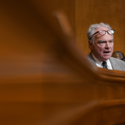 Senador Tim Kaine anuncia contestação à tarifa de Trump sobre o Brasil