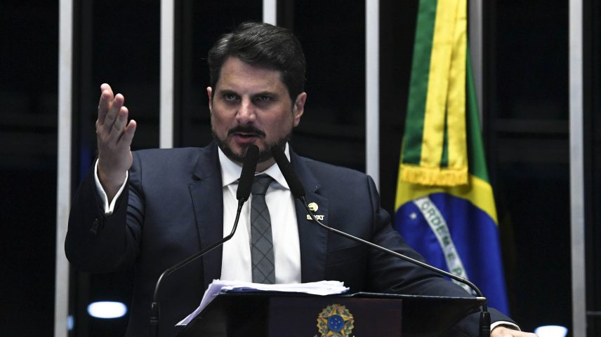 Senador Marcos do Val (Podemos-ES) discursa na tribuna (Foto: Roque de Sá/Roque de Sá/Agência Senado)