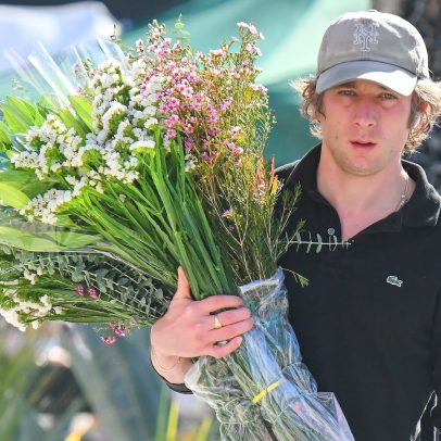 Jeremy Allen White revela sua paixão inusitada por flores em nova entrevista