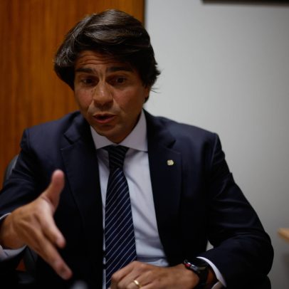 Reforma administrativa prevê bônus de até 15º salário para servidores e juízes