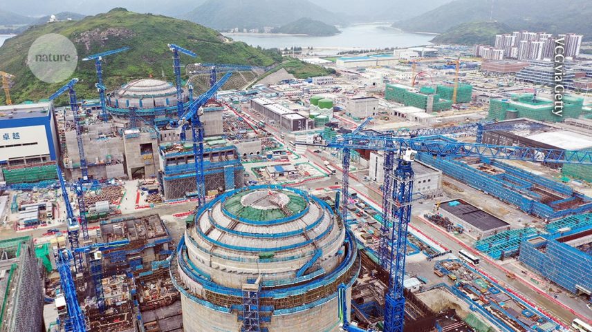 A usina nuclear Taipingling em Huizhou, China, está em construção desde 2019. (Foto: VCG via Getty)