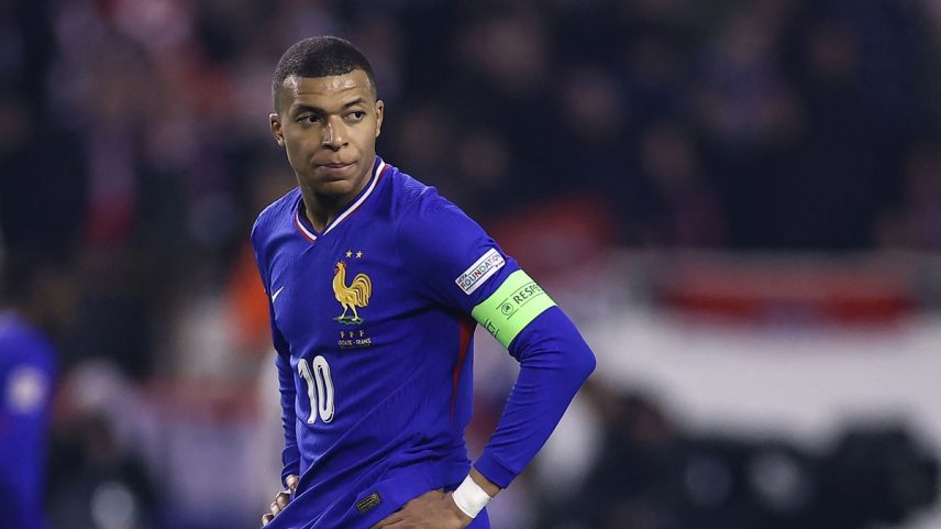 França de Mbappé precisa vencer por três gols de diferença para avançar à semifinal (Foto: FRANCK FIFE / AFP)