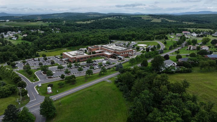 Uma vista aérea do Hospital Hampshire Memorial da Valley Health em 17 de junho de 2025 em Romney, W.V. (Foto: Ricky Carioti | The Washington Post | Getty Images)
