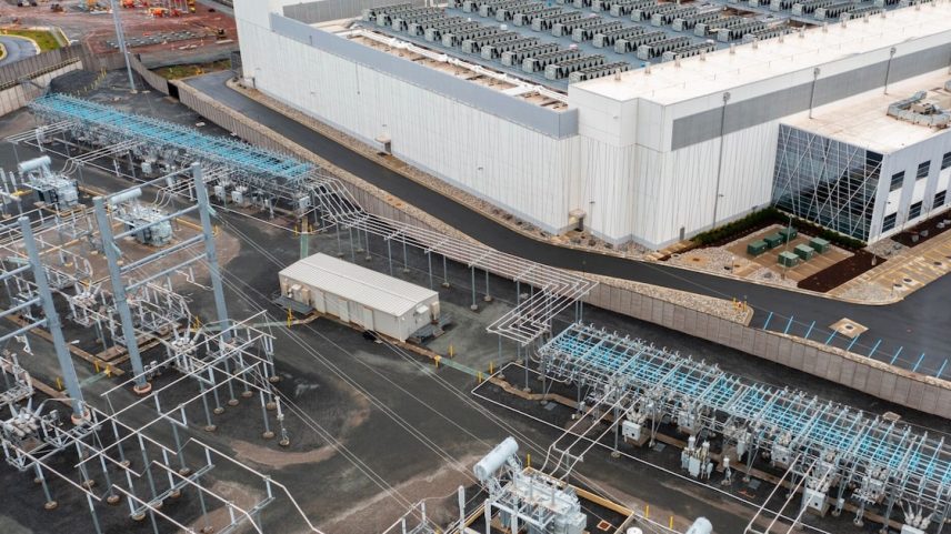 O mercado global de data center segue aquecido na esteira do avanço do uso de inteligência artificial para um número crescente de aplicações (Foto: Bloomberg/Nathan Howard)