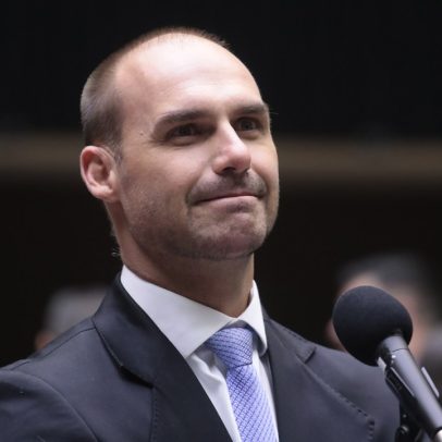 Licença de Eduardo Bolsonaro termina hoje e ele reafirma permanência no cargo