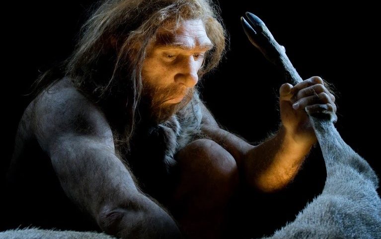 Restos de pelo menos 172 grandes animais, fragmentados e queimados, indicam que neandertais operavam centros sistemáticos de processamento de gordura na Europa pré-histórica. (Foto: S. Plailly/E. Daynes/Science Photo Library/Reprodução)